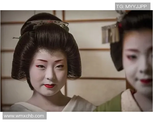日本足球明星的女友们：她们的爱情故事与生活点滴揭秘