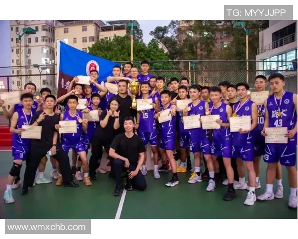 奋斗不息的足球明星们用汗水铸就辉煌成就与荣耀 奋斗不息的足球明星们用汗水铸就辉煌成就与荣耀