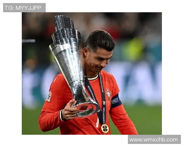 足球历史上的传奇巨星们C罗之前的辉煌岁月与他们的影响力 足球历史上的传奇巨星们C罗之前的辉煌岁月与他们的影响力