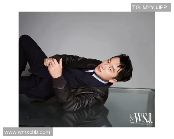 足球明星携手内衣品牌展现魅力风采引领时尚潮流的全新广告大片